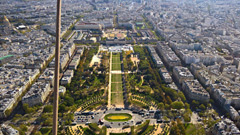 Blick vom Eiffelturm auf Champ-de-Mars, Paris